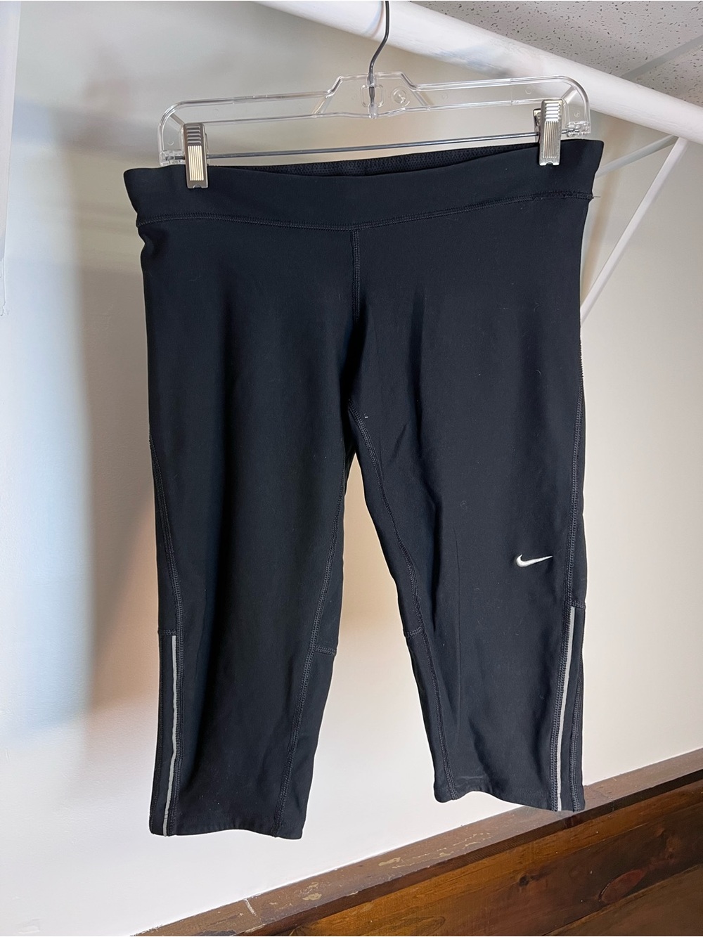 Nike Dri-Fit Black Performance Cropped Leggings- M